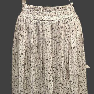 EUC Radarista Women's Pleated Skirt Size:  Medium